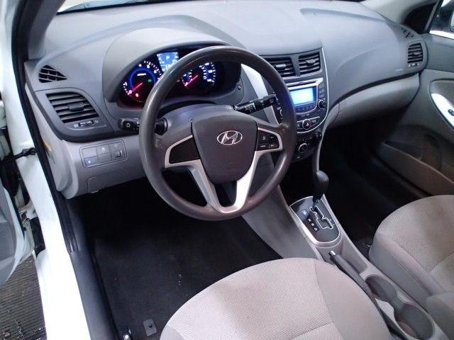 Hyundai Accent 2012 photo 3