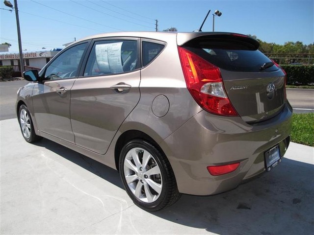 Hyundai Accent Hi Top Handycap Transport Unspecified