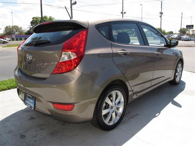 Hyundai Accent 2012 photo 3