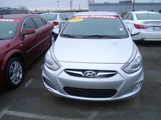 Hyundai Accent 2012 photo 1