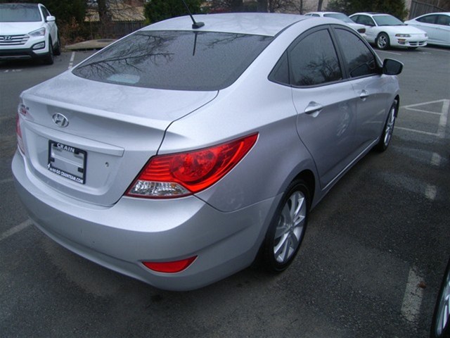 Hyundai Accent 2012 photo 2