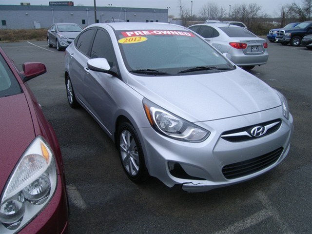 Hyundai Accent 2012 photo 3