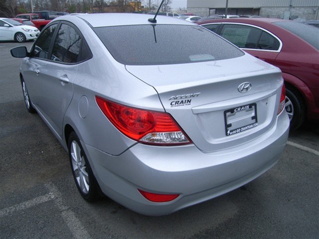 Hyundai Accent 2012 photo 4