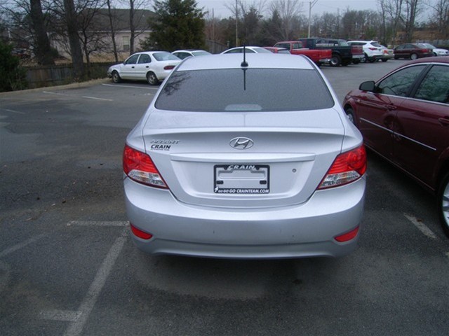 Hyundai Accent 2012 photo 5