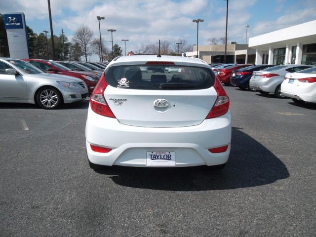 Hyundai Accent 2012 photo 2