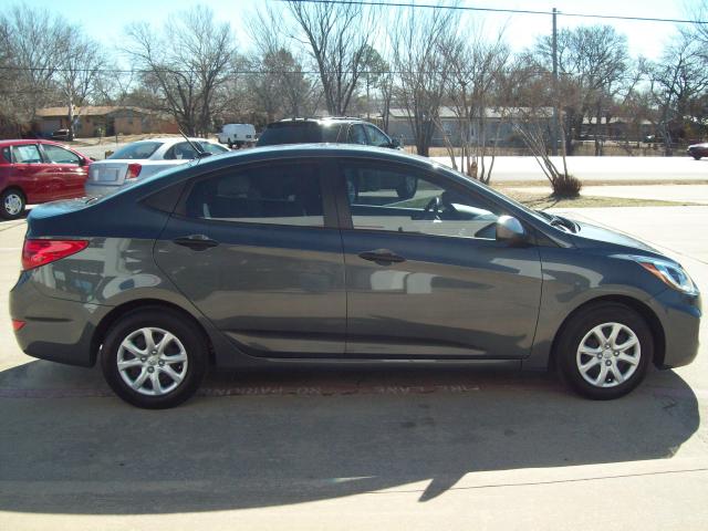 Hyundai Accent 2012 photo 3