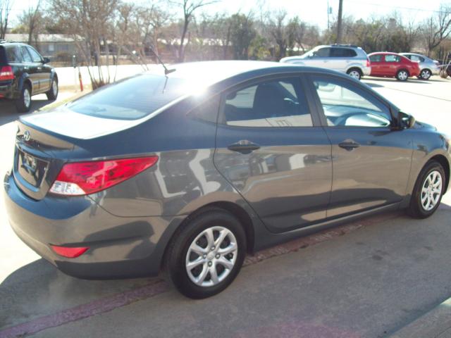 Hyundai Accent 2012 photo 4