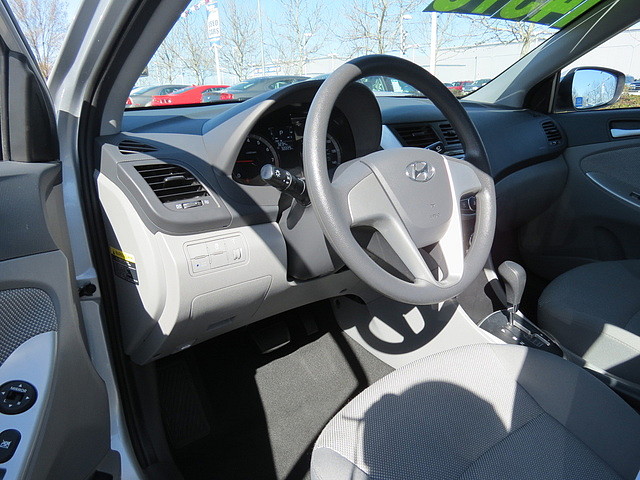 Hyundai Accent 2012 photo 4