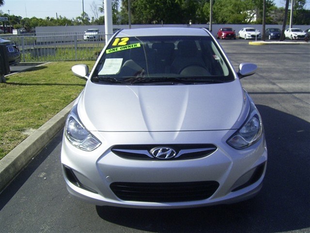 Hyundai Accent 2012 photo 2