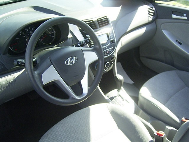 Hyundai Accent 2012 photo 4