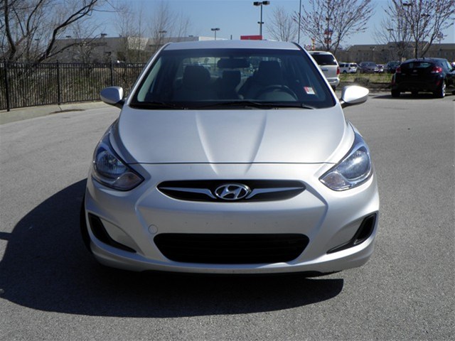 Hyundai Accent 2012 photo 1