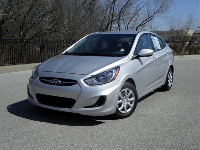 Hyundai Accent 2012 photo 2