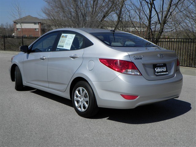 Hyundai Accent 2012 photo 4