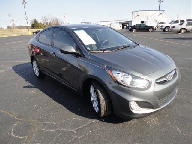 Hyundai Accent 2012 photo 2