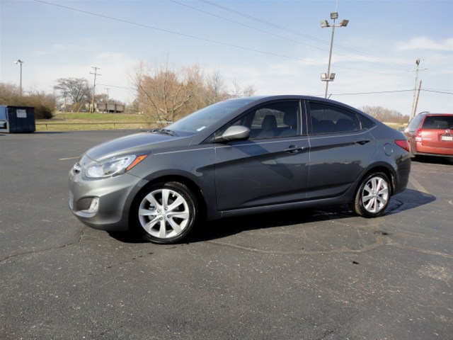 Hyundai Accent 2012 photo 4