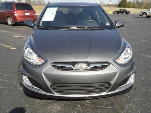 Hyundai Accent 2012 photo 5