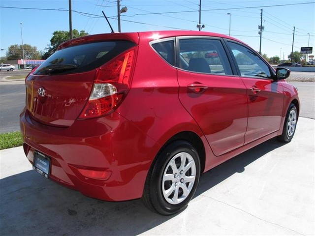 Hyundai Accent 2012 photo 4