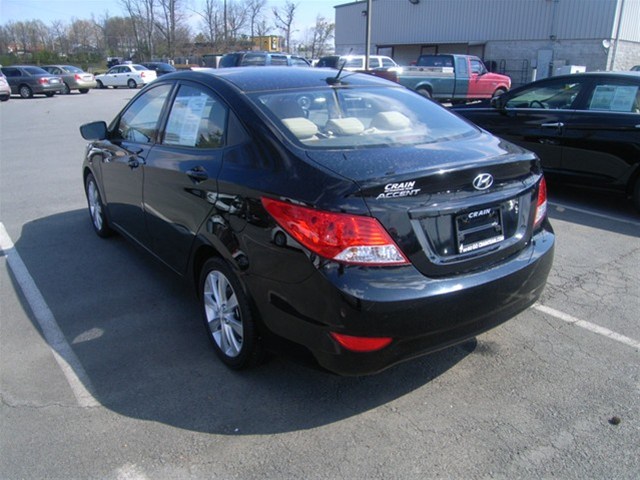 Hyundai Accent 2012 photo 2