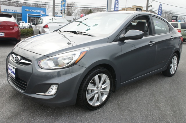 Hyundai Accent 2012 photo 1