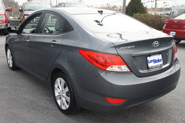 Hyundai Accent 2012 photo 3