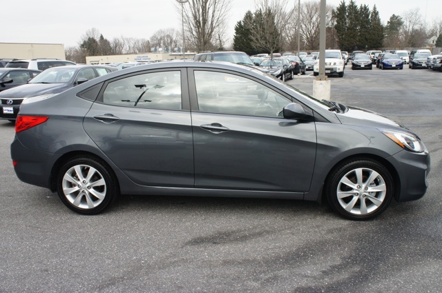 Hyundai Accent 2012 photo 5