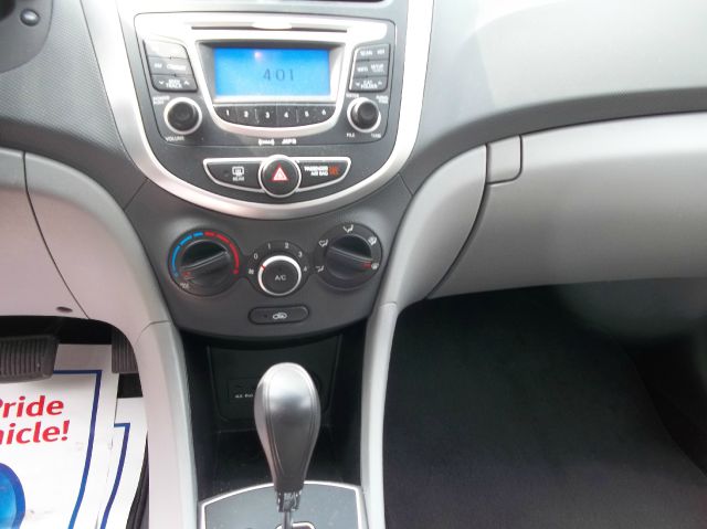 Hyundai Accent 2012 photo 10