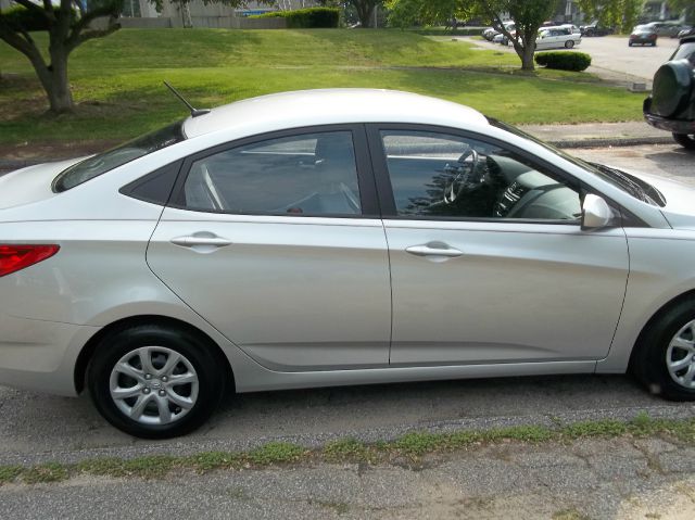 Hyundai Accent 2012 photo 2