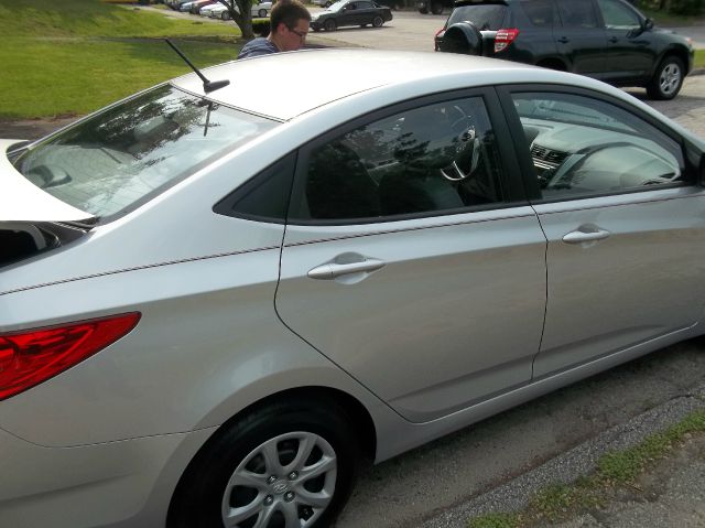 Hyundai Accent 2012 photo 4