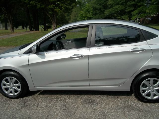 Hyundai Accent 2012 photo 8