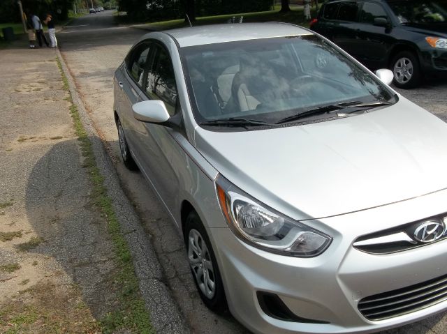 Hyundai Accent 2012 photo 9