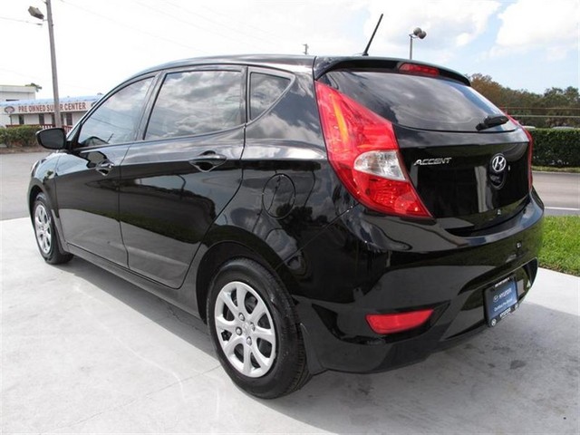 Hyundai Accent 2012 photo 4