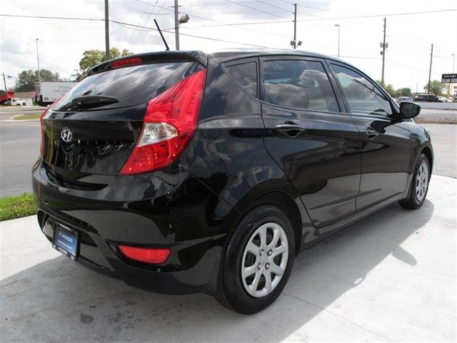 Hyundai Accent 2012 photo 5