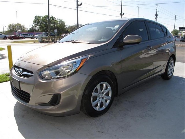 Hyundai Accent 2012 photo 2