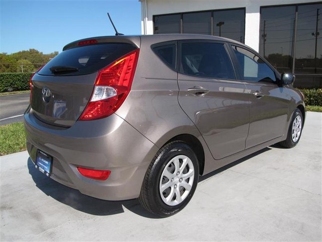 Hyundai Accent 2012 photo 3