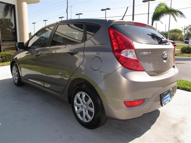 Hyundai Accent 2012 photo 5