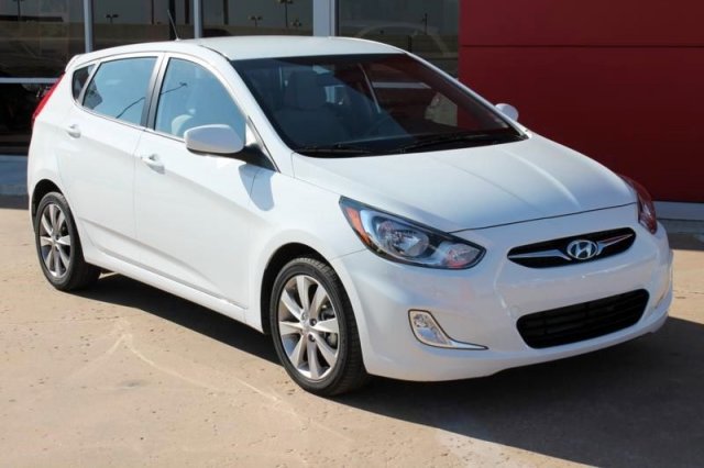 Hyundai Accent 2012 photo 1