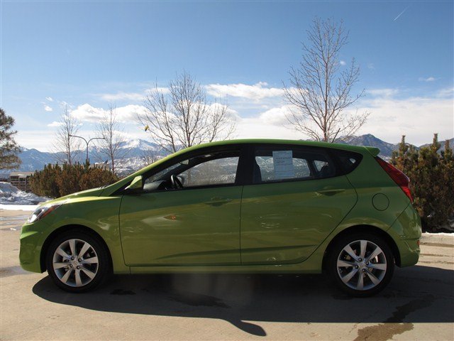 Hyundai Accent 2012 photo 1