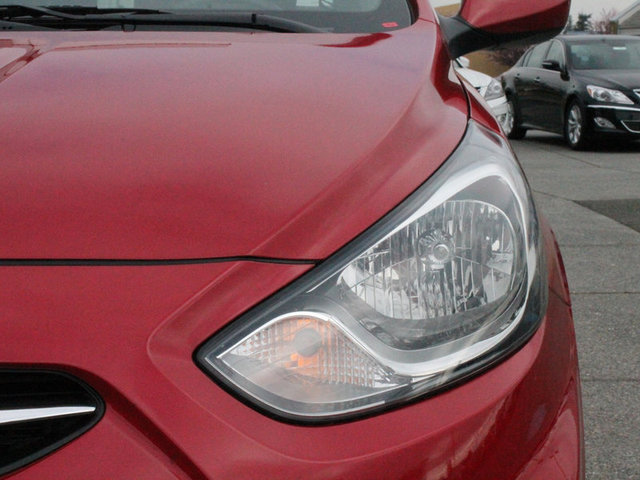 Hyundai Accent 2012 photo 1