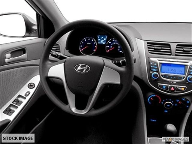 Hyundai Accent 2012 photo 1