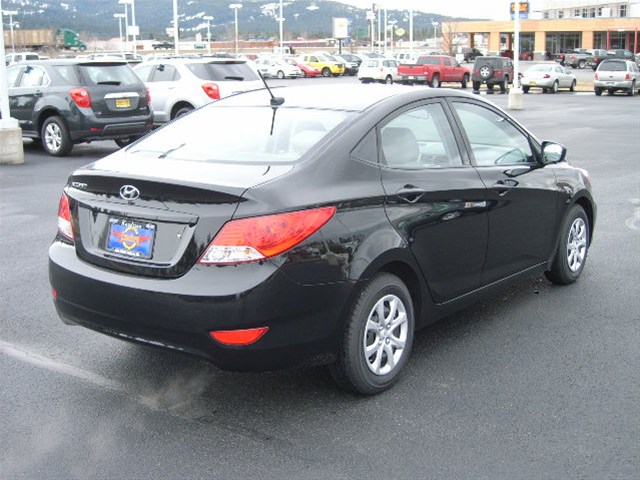 Hyundai Accent 2012 photo 2