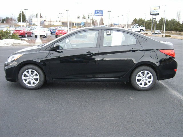 Hyundai Accent 2012 photo 3