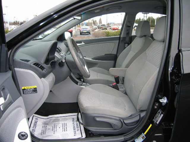 Hyundai Accent 2012 photo 5