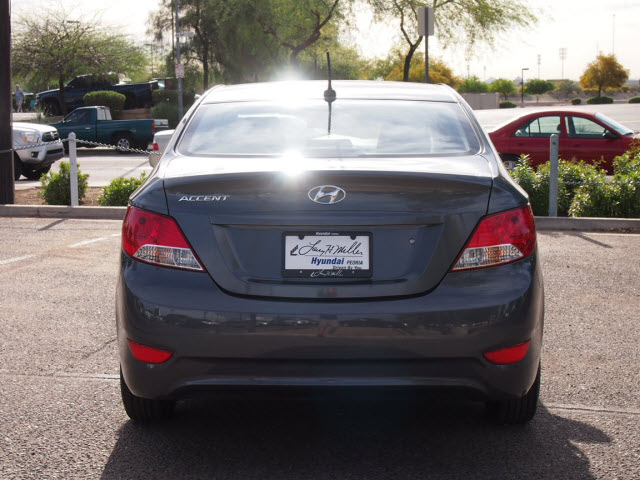 Hyundai Accent 2012 photo 1