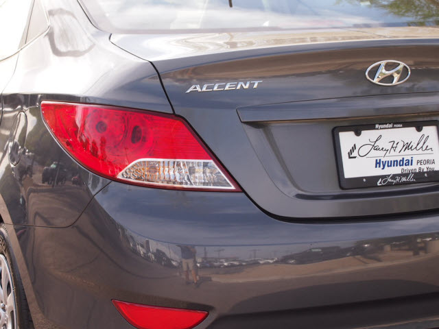 Hyundai Accent 2012 photo 4