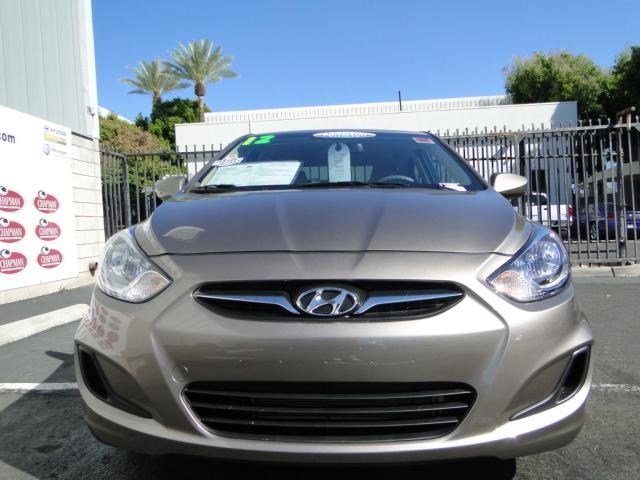 Hyundai Accent 2012 photo 2