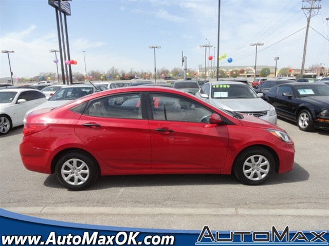 Hyundai Accent 2012 photo 1