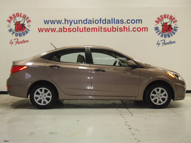 Hyundai Accent 2012 photo 1