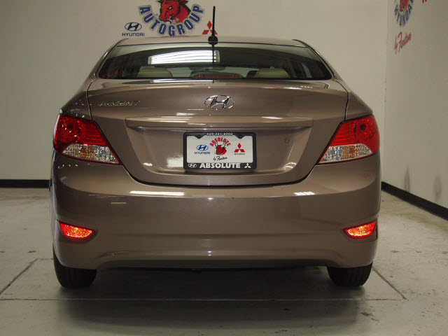 Hyundai Accent 2012 photo 3