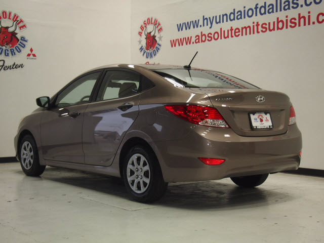 Hyundai Accent 2012 photo 4