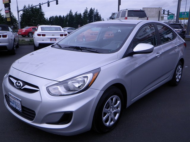 Hyundai Accent 2012 photo 3